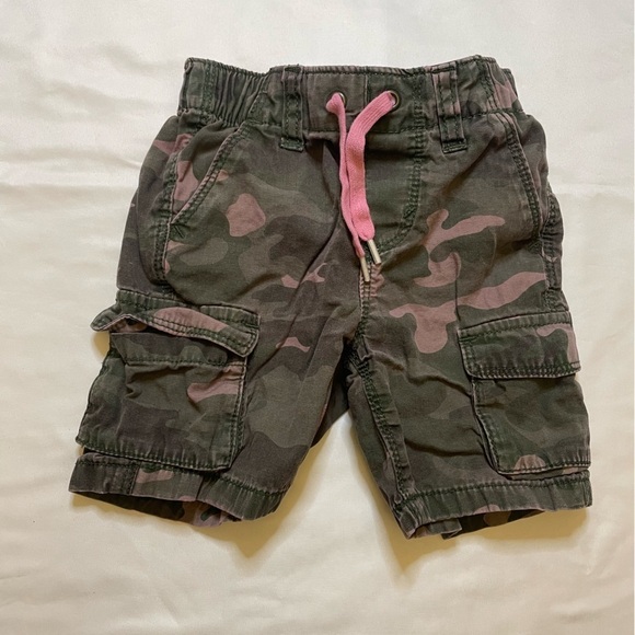 Old Navy Other - Boys Old Navy size 2T pink camo cargo shorts
